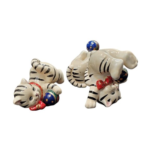 Trio Of Playful Kittens Playing with Circus Balls Porcelain Figurines - Picture 3 of 16